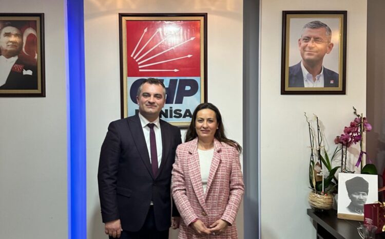  CHP Manisa İl Başkanımız İlksen Özalper’i ziyaret ettik. Yeni görevinde ve yaklaşan yerel seçimlerde başarılar diledik.Nazik misafirperverliği ve sıcak sohbeti için kendilerine teşekkür ediyorum @chpmanisa