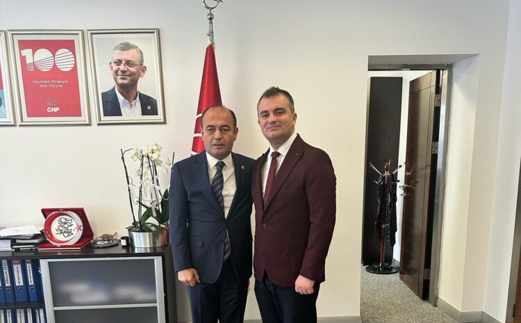  CHP Genel Başkan Yardımcımız Sn. Özgür Karabat’ı ziyaret ettik.Çalışmalarında başarılar diledik.Nazik misafirperverliği için kendisine teşekkür ederiz.